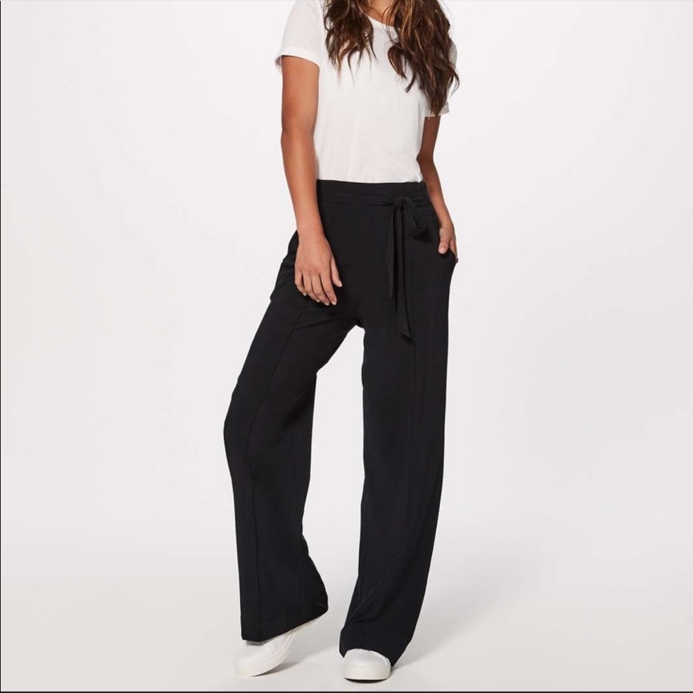 Lululemon Noir Pants (Second Release) in Black SZ 4 EUC